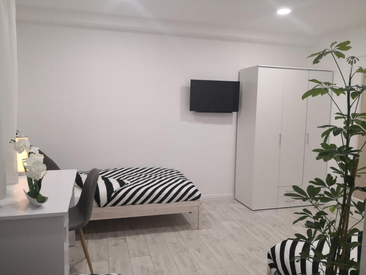Schoene Und Optimal Gelegene Wohnung Weisskirchen Екстериор снимка