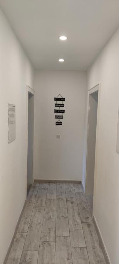 Schoene Und Optimal Gelegene Wohnung Weisskirchen Екстериор снимка